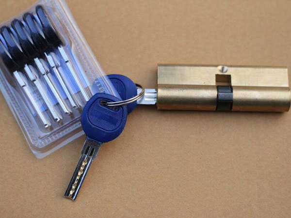 上海蘋果維修點地址-(蘋果11的原裝外屏大概多少錢)